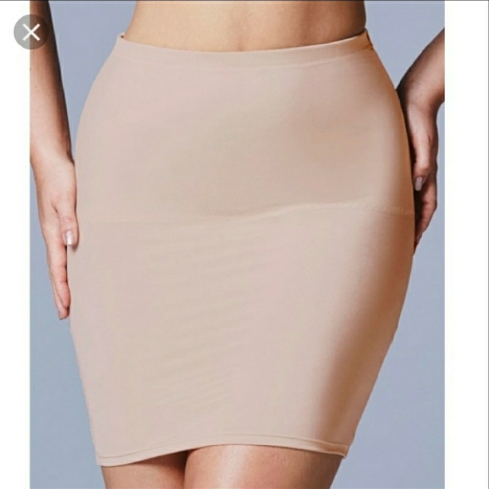 New w/Tags Magisculpt Brand Light Control Shapewear Half Slip